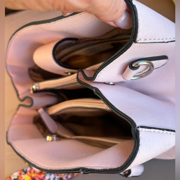 London Fog pink purse with multiple compartments. - Picture 4 of 9